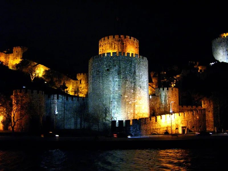 rumeli hisari at night